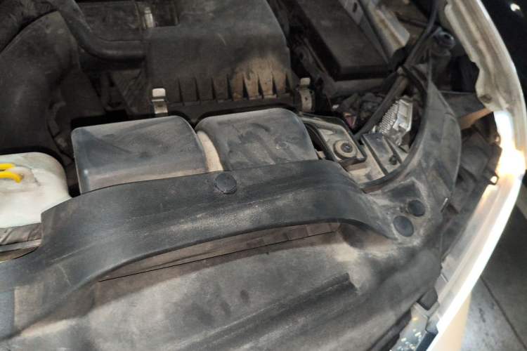 Used Dodge Journey 2014 2.4L Two-Wheel Drive Touring Edition Engine Bay Left