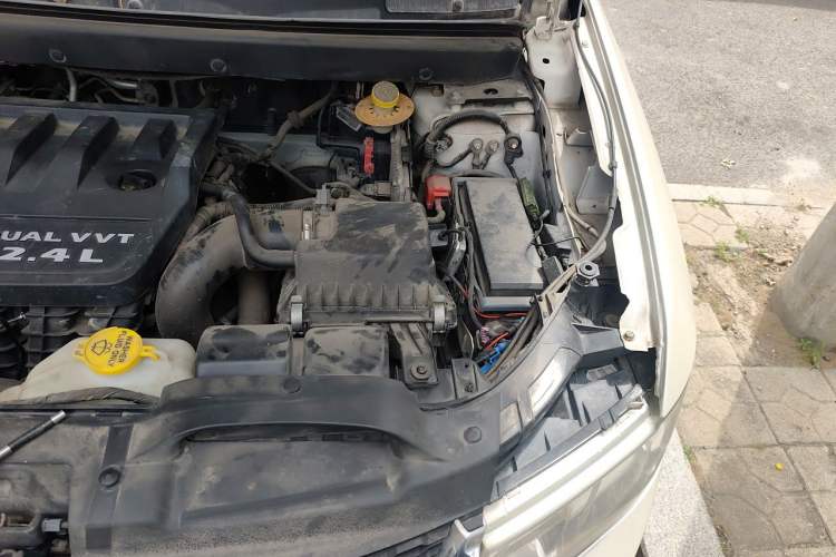 Used Dodge Journey 2014 2.4L Two-Wheel Drive Touring Edition Engine Bay Left