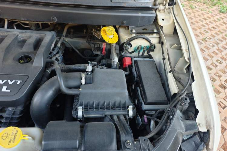 Used Dodge Journey 2014 2.4L Two-Wheel Drive Touring Edition Engine Bay Left