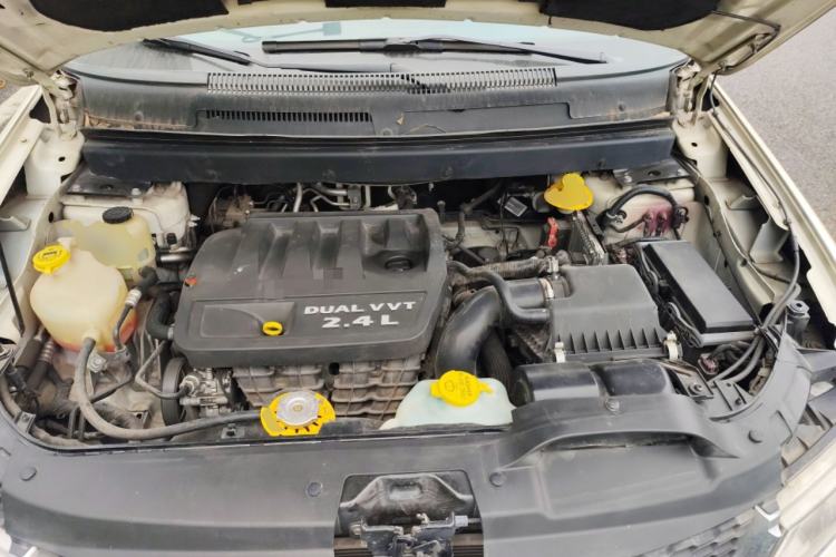 Used Dodge Journey 2014 2.4L Two-Wheel Drive Touring Edition Engine Bay