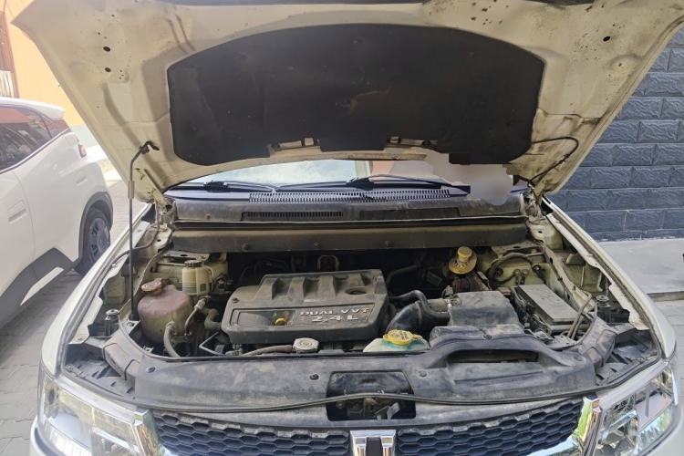 Used Dodge Journey 2014 2.4L Two-Wheel Drive Touring Edition Engine Bay