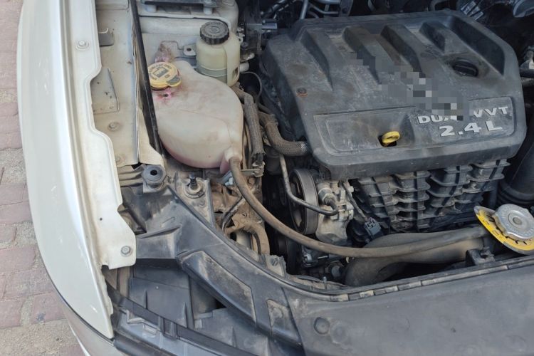 Used Dodge Journey 2014 2.4L Two-Wheel Drive Touring Edition Engine Bay Right