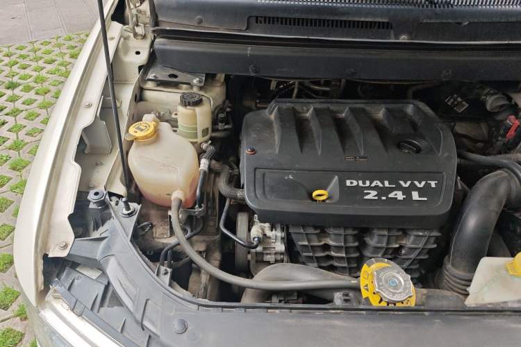 Used Dodge Journey 2014 2.4L Two-Wheel Drive Touring Edition Engine Bay Right