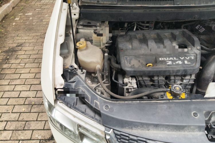 Used Dodge Journey 2014 2.4L Two-Wheel Drive Touring Edition Engine Bay Right