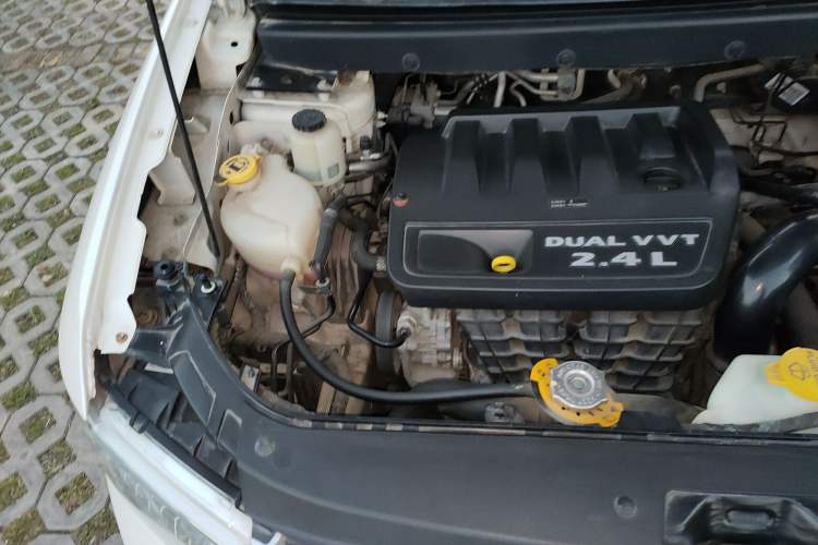 Used Dodge Journey 2014 2.4L Two-Wheel Drive Touring Edition Engine Bay Right