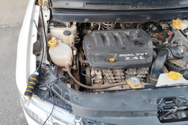 Used Dodge Journey 2014 2.4L Two-Wheel Drive Touring Edition Engine Bay Right