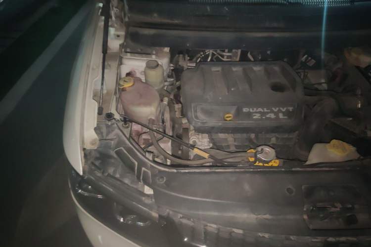Used Dodge Journey 2014 2.4L Two-Wheel Drive Touring Edition Engine Bay Right