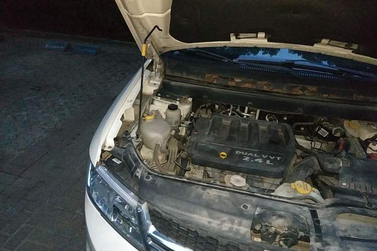 Used Dodge Journey 2014 2.4L Two-Wheel Drive Touring Edition Engine Bay Right