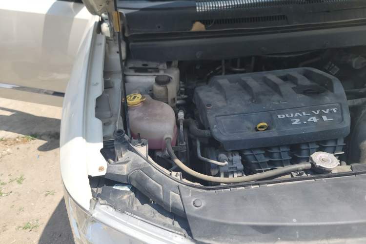 Used Dodge Journey 2014 2.4L Two-Wheel Drive Touring Edition Engine Bay Right