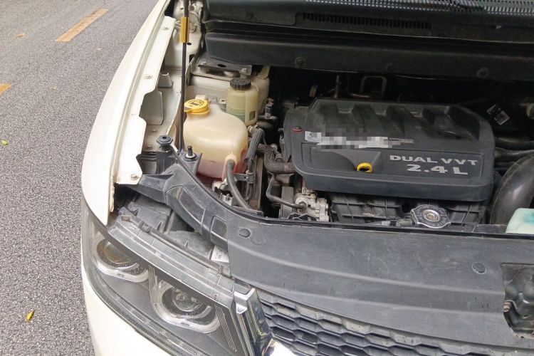 Used Dodge Journey 2014 2.4L Two-Wheel Drive Touring Edition Engine Bay Right