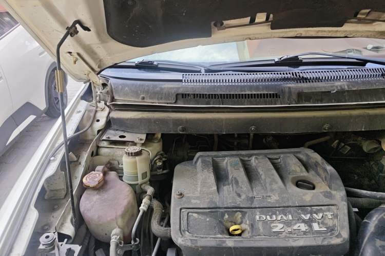 Used Dodge Journey 2014 2.4L Two-Wheel Drive Touring Edition Engine Bay Right