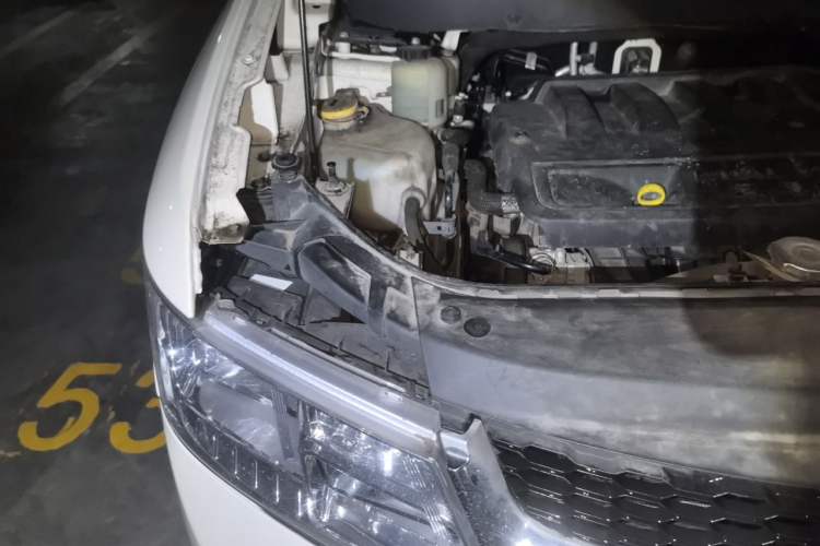 Used Dodge Journey 2014 2.4L Two-Wheel Drive Touring Edition Engine Bay Right