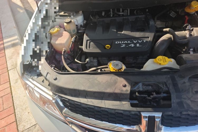 Used Dodge Journey 2014 2.4L Two-Wheel Drive Touring Edition Engine Bay Right
