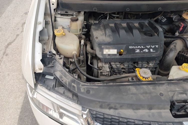 Used Dodge Journey 2014 2.4L Two-Wheel Drive Touring Edition Engine Bay Right
