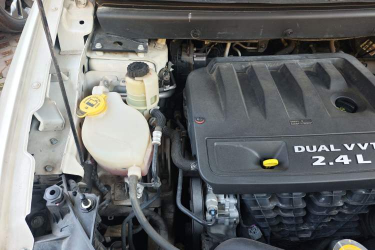 Used Dodge Journey 2014 2.4L Two-Wheel Drive Touring Edition Engine Bay Right