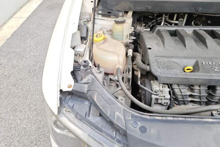 Used Dodge Journey 2014 2.4L Two-Wheel Drive Touring Edition Engine Bay Right