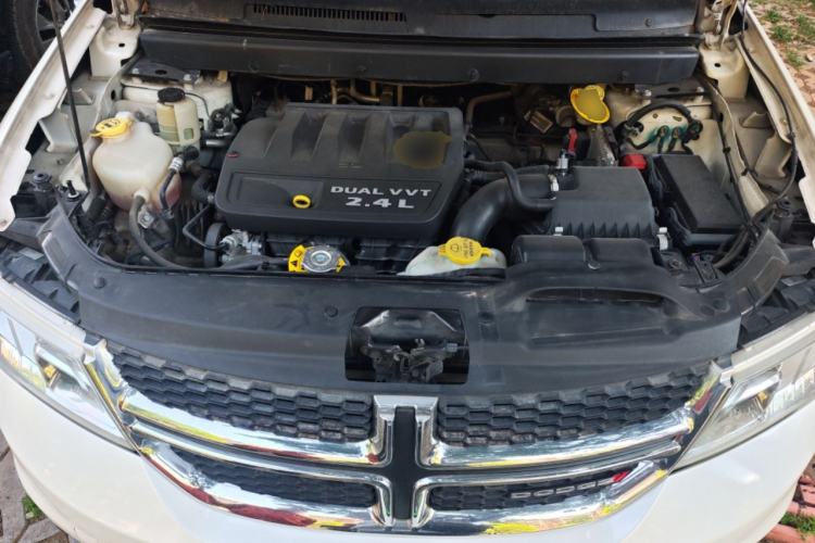 Used Dodge Journey 2014 2.4L Two-Wheel Drive Touring Edition Engine Bay