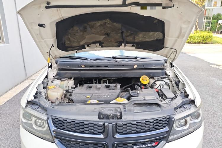 Used Dodge Journey 2014 2.4L Two-Wheel Drive Touring Edition Engine Bay