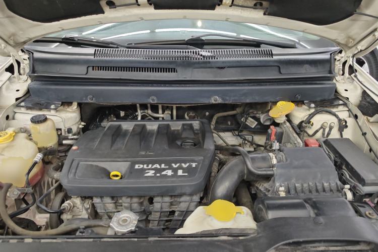 Used Dodge Journey 2014 2.4L Two-Wheel Drive Touring Edition Engine Bay