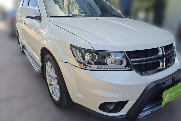 Used Dodge Journey 2014 2.4L Two-Wheel Drive Touring Edition Front Right 45 Deg