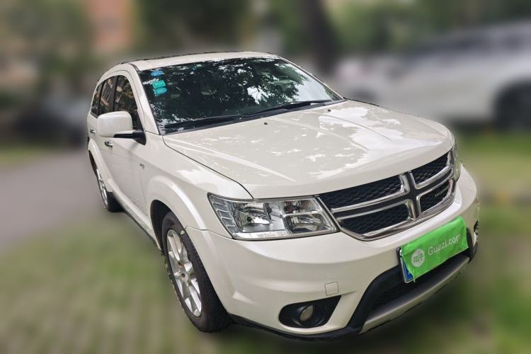 Used Dodge Journey 2014 2.4L Two-Wheel Drive Touring Edition Front Right 45 Deg