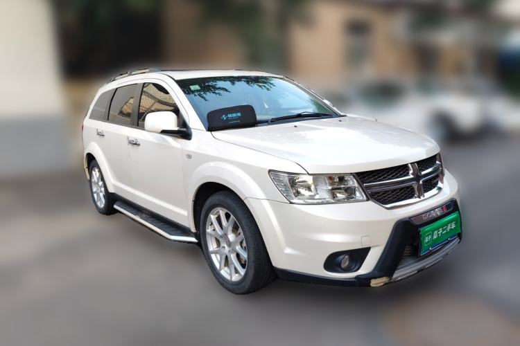 Used Dodge Journey 2014 2.4L Two-Wheel Drive Touring Edition Front Right 45 Deg