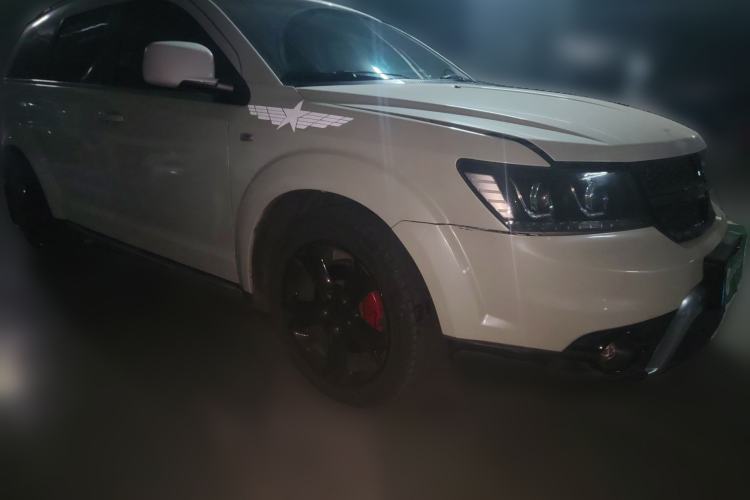 Used Dodge Journey 2014 2.4L Two-Wheel Drive Touring Edition Front Right 45 Deg