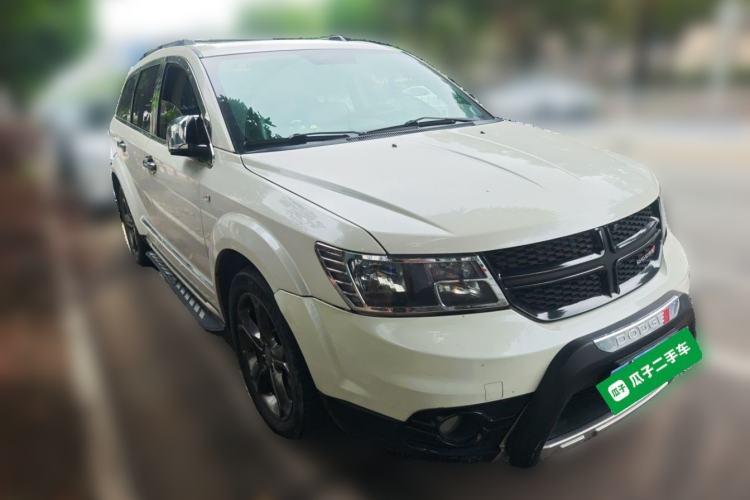 Used Dodge Journey 2014 2.4L Two-Wheel Drive Touring Edition Front Right 45 Deg