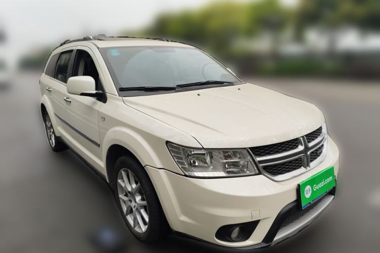 Used Dodge Journey 2014 2.4L Two-Wheel Drive Touring Edition Front Right 45 Deg