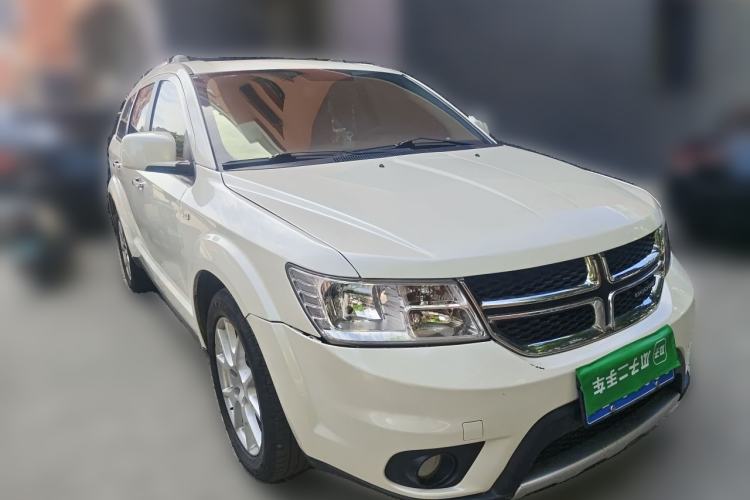 Used Dodge Journey 2014 2.4L Two-Wheel Drive Touring Edition Front Right 45 Deg
