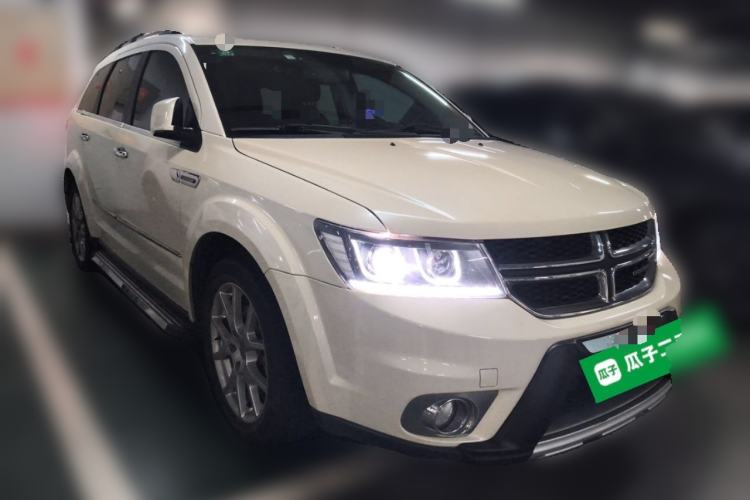 Used Dodge Journey 2014 2.4L Two-Wheel Drive Touring Edition Front Right 45 Deg
