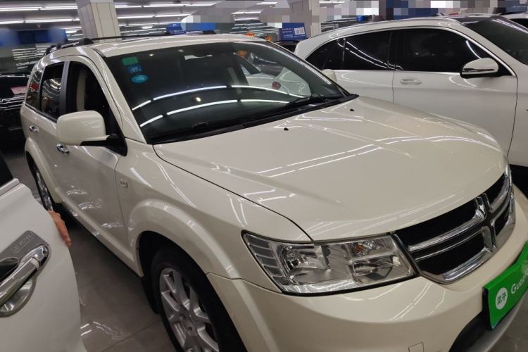 Used Dodge Journey 2014 2.4L Two-Wheel Drive Touring Edition Front Right 45 Deg