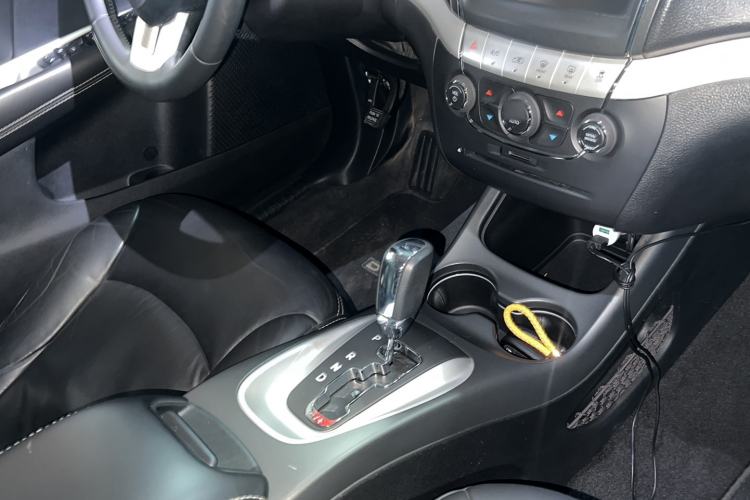 Used Dodge Journey 2014 2.4L Two-Wheel Drive Touring Edition Gear Lever