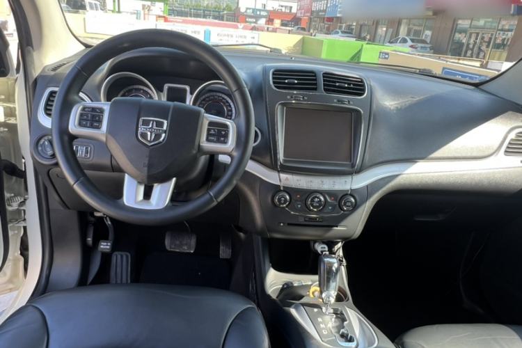 Used Dodge Journey 2014 2.4L Two-Wheel Drive Touring Edition Interior 1