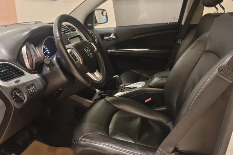 Used Dodge Journey 2014 2.4L Two-Wheel Drive Touring Edition Interior 1