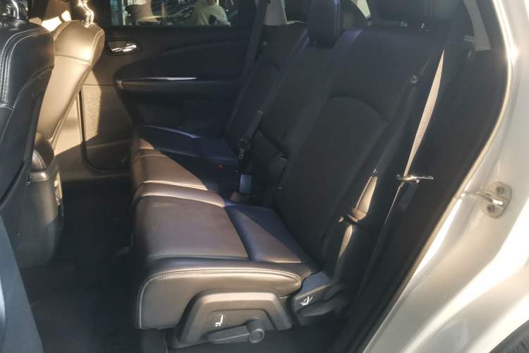Used Dodge Journey 2014 2.4L Two-Wheel Drive Touring Edition Interior 1