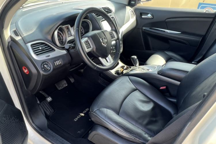 Used Dodge Journey 2014 2.4L Two-Wheel Drive Touring Edition Interior 2