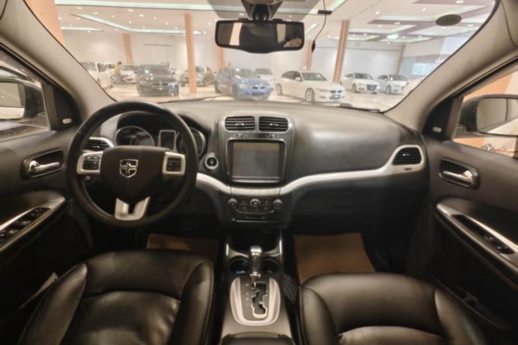Used Dodge Journey 2014 2.4L Two-Wheel Drive Touring Edition Interior 2