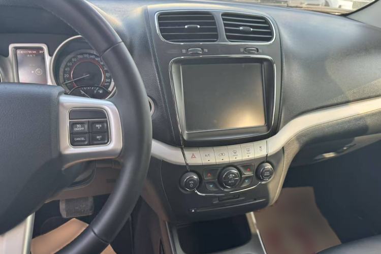 Used Dodge Journey 2014 2.4L Two-Wheel Drive Touring Edition Interior 2