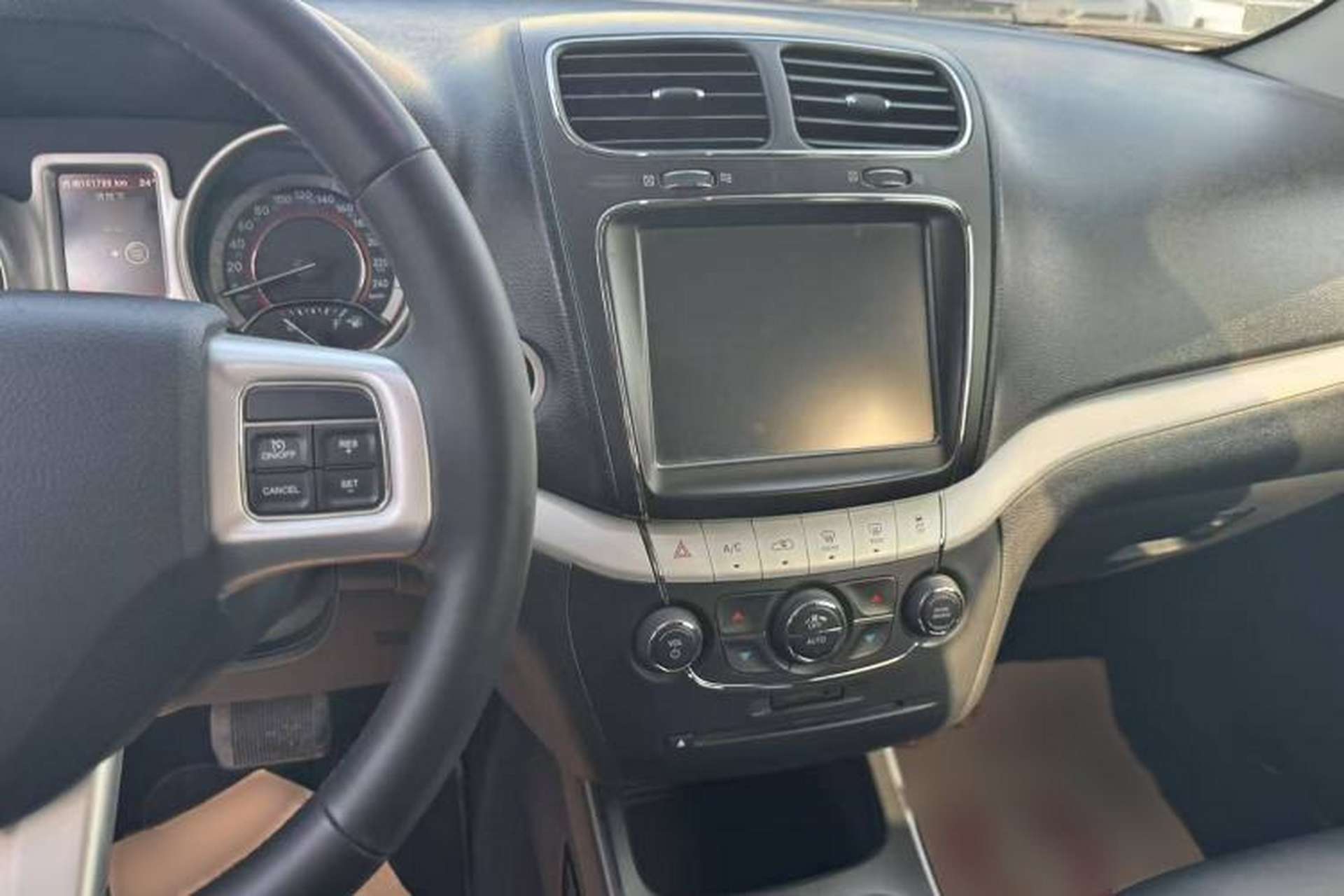Used Dodge Journey 2014 2.4L Two-Wheel Drive Touring Edition Interior 2