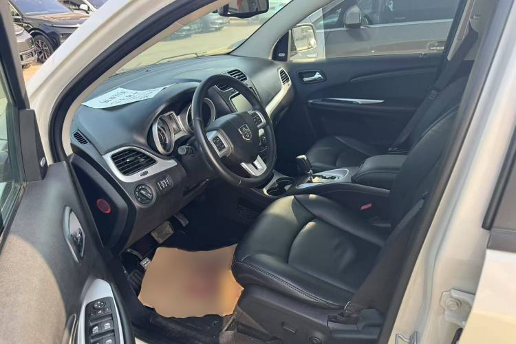 Used Dodge Journey 2014 2.4L Two-Wheel Drive Touring Edition Interior 4