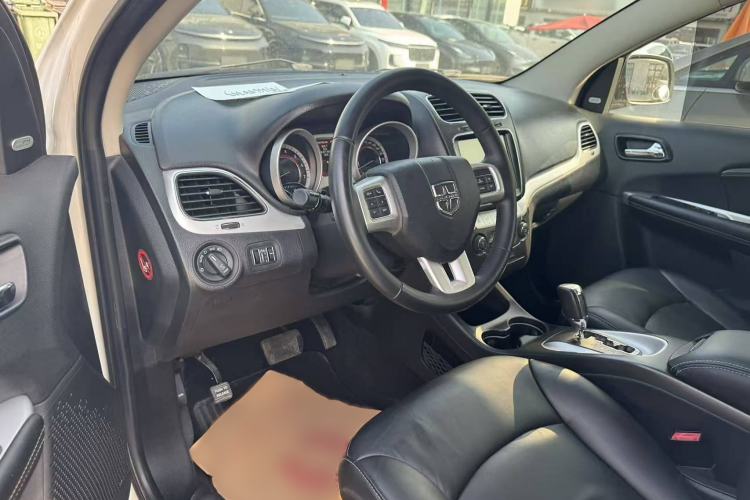 Used Dodge Journey 2014 2.4L Two-Wheel Drive Touring Edition Interior 5