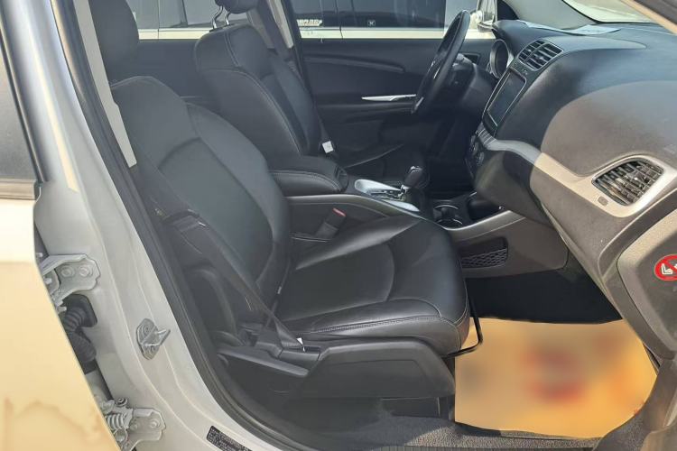 Used Dodge Journey 2014 2.4L Two-Wheel Drive Touring Edition Interior 7