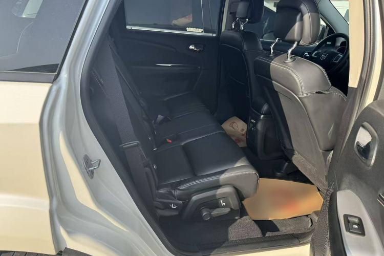 Used Dodge Journey 2014 2.4L Two-Wheel Drive Touring Edition Interior 8
