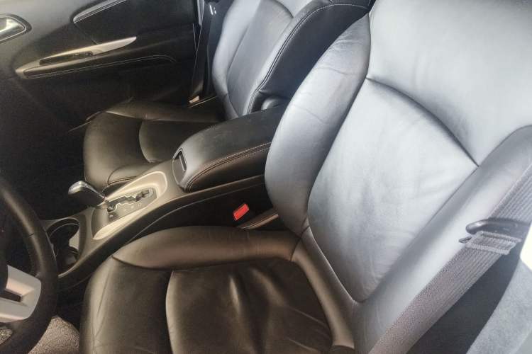Used Dodge Journey 2014 2.4L Two-Wheel Drive Touring Edition Left Front Seat