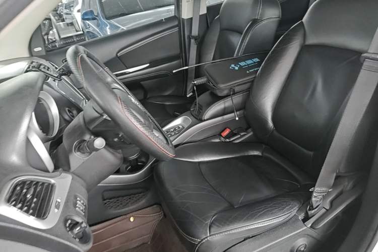 Used Dodge Journey 2014 2.4L Two-Wheel Drive Touring Edition Left Front Seat