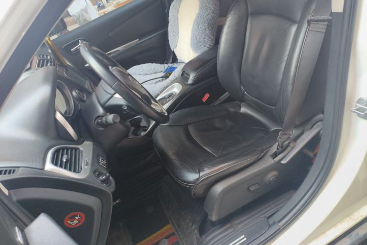 Used Dodge Journey 2014 2.4L Two-Wheel Drive Touring Edition Left Front Seat