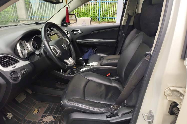 Used Dodge Journey 2014 2.4L Two-Wheel Drive Touring Edition Left Front Seat