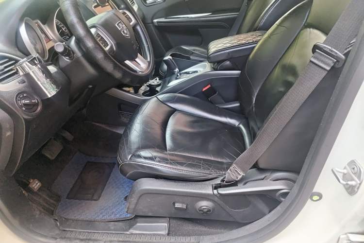 Used Dodge Journey 2014 2.4L Two-Wheel Drive Touring Edition Left Front Seat