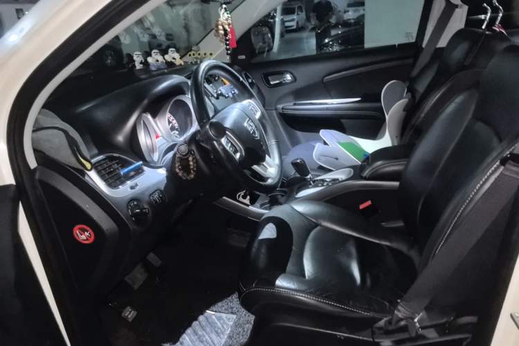 Used Dodge Journey 2014 2.4L Two-Wheel Drive Touring Edition Left Front Seat